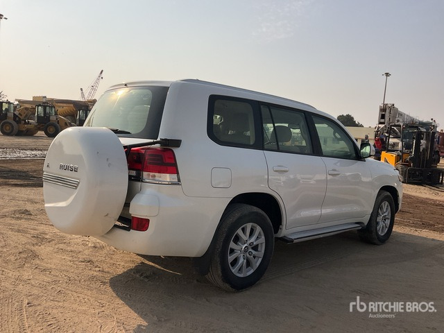 2019 Toyota Land Cruiser GXR- 200L 4x4 SUV - SUV: photos 3 2019 Toyota Land Cruiser GXR- 200L 4x4 SUV - SUV: photos 3
