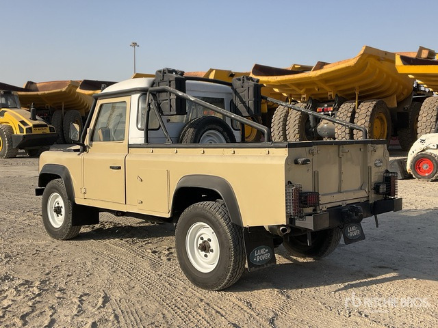 Land Rover Defender 110 - Pick-up: photos 4 Land Rover Defender 110 - Pick-up: photos 4