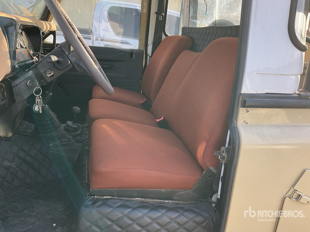 Land Rover Defender 110 - Pick-up: photos 5 Land Rover Defender 110 - Pick-up: photos 5
