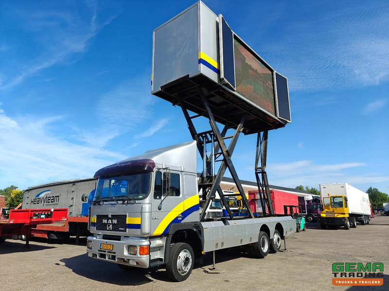 MAN 26.362 FNL/LL 6x2/4 Slaapcab Euro0 - LEDscherm Schaarlift ReclameAuto - Luchtgeveerd - Hydr. steunpoten - Camion: photos 1 MAN 26.362 FNL/LL 6x2/4 Slaapcab Euro0 - LEDscherm Schaarlift ReclameAuto - Luchtgeveerd - Hydr. steunpoten - Camion: photos 1
