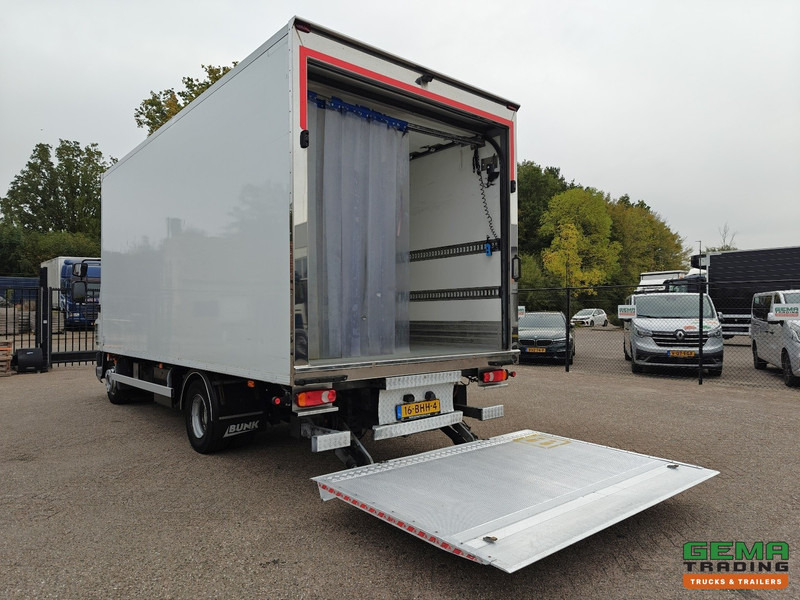 DAF LF 210 FA 4x2 Dagcab Euro6A - Koel/Vriesbak 5.5M + Carrier Supra 550 + Laadklep 2000KG - 173.000KM! - Camion frigorifique: photos 2 DAF LF 210 FA 4x2 Dagcab Euro6A - Koel/Vriesbak 5.5M + Carrier Supra 550 + Laadklep 2000KG - 173.000KM! - Camion frigorifique: photos 2