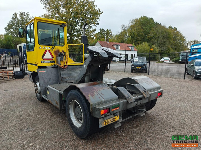 Terberg YT180 Schotel 25T - Naafreductie - Cummins - Landbouw Kenteken 40km/h - Tracteur portuaire: photos 4 Terberg YT180 Schotel 25T - Naafreductie - Cummins - Landbouw Kenteken 40km/h - Tracteur portuaire: photos 4