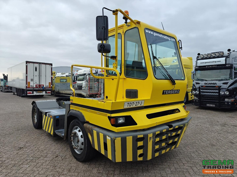 Terberg YT182 Allison - Schotel 30T - Naafreductie - Cummins - Landbouw Kenteken 40km/h - Tracteur portuaire: photos 2 Terberg YT182 Allison - Schotel 30T - Naafreductie - Cummins - Landbouw Kenteken 40km/h - Tracteur portuaire: photos 2