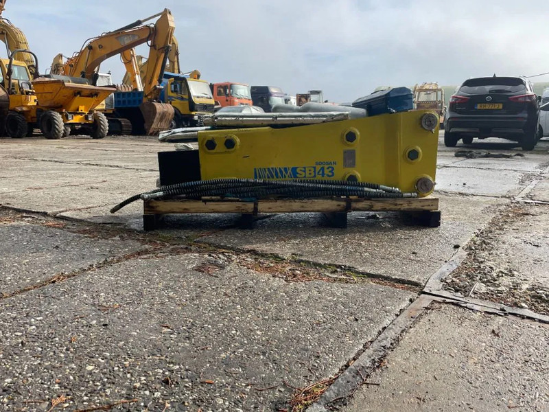 Soosan SB43 Hydraulic Breaker - Accessoire pour Engins de chantier: photos 3 Soosan SB43 Hydraulic Breaker - Accessoire pour Engins de chantier: photos 3
