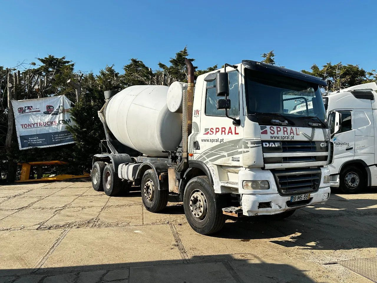 DAF CF 85.430 8X4 9m3 Mixer Spring/Spring ZF Manual - Camion malaxeur: photos 1 DAF CF 85.430 8X4 9m3 Mixer Spring/Spring ZF Manual - Camion malaxeur: photos 1
