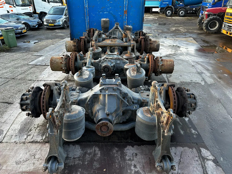 Mercedes-Benz ACTROS 3 SINGLE AXLE + 1 DAF - Essieu arrière: photos 1 Mercedes-Benz ACTROS 3 SINGLE AXLE + 1 DAF - Essieu arrière: photos 1