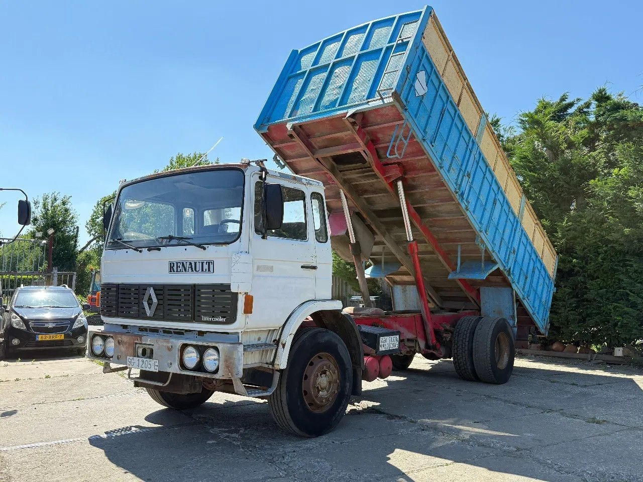 Renault G230 4X2 Tipper Spring/Spring Manual Gearbox - Camion benne: photos 2 Renault G230 4X2 Tipper Spring/Spring Manual Gearbox - Camion benne: photos 2