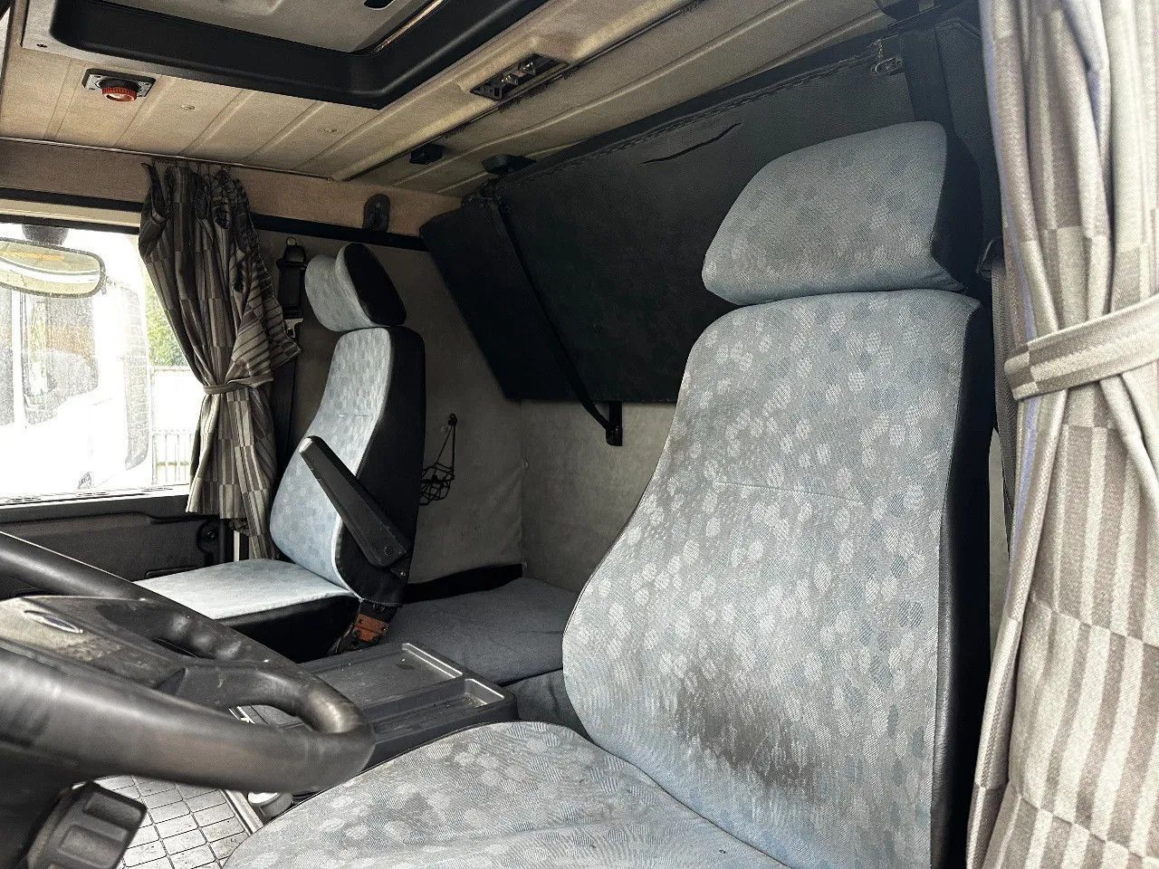 Camion plateau Scania P113-360 4X2 Platform Manual Gear Retarder Scania P113-360 4X2 Platform Manual Gear Retarder: photos 14