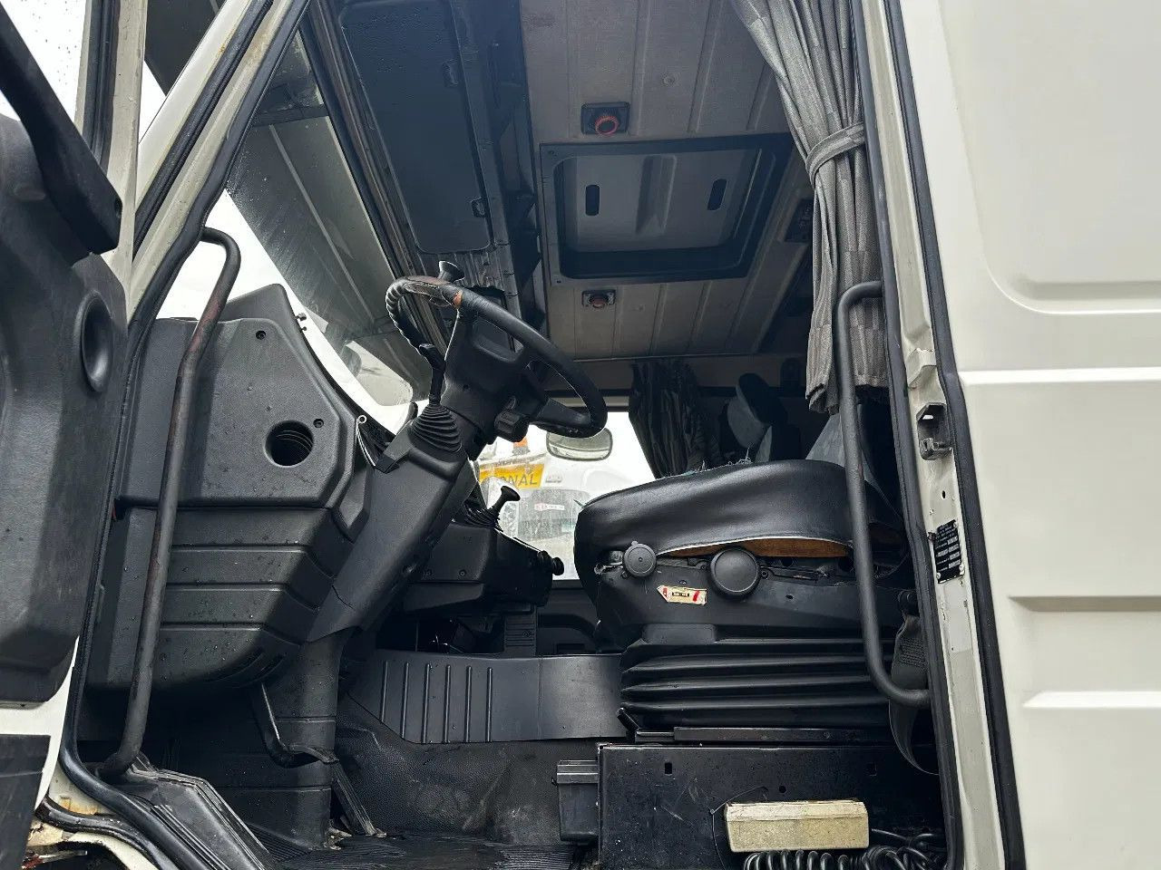 Camion plateau Scania P113-360 4X2 Platform Manual Gear Retarder Scania P113-360 4X2 Platform Manual Gear Retarder: photos 8
