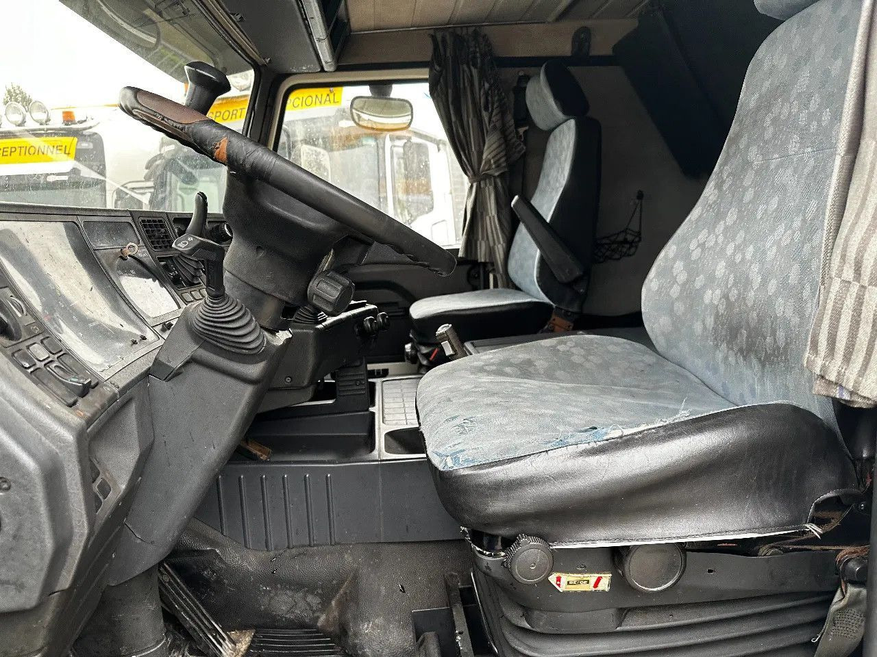 Camion plateau Scania P113-360 4X2 Platform Manual Gear Retarder Scania P113-360 4X2 Platform Manual Gear Retarder: photos 12