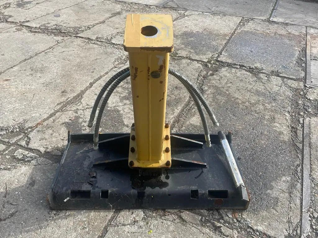 Soosan SB30 Hydraulic Breaker Skid steer Soosan SB30 Hydraulic Breaker Skid steer - Marteau hydraulique pour Engins de chantier: photos 4 Soosan SB30 Hydraulic Breaker Skid steer Soosan SB30 Hydraulic Breaker Skid steer - Marteau hydraulique pour Engins de chantier: photos 4