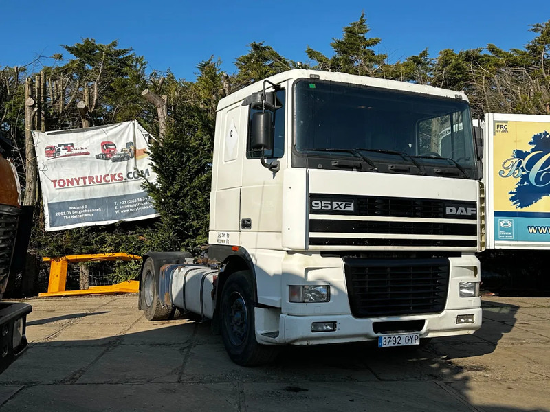 DAF XF 95.380 4X2 Tractor-unit Spring/Air ZF Manual Euro2 PTO - Tracteur routier: photos 1 DAF XF 95.380 4X2 Tractor-unit Spring/Air ZF Manual Euro2 PTO - Tracteur routier: photos 1