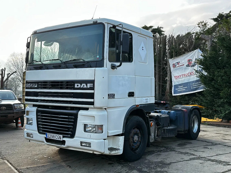 DAF XF 95.380 4X2 Tractor-unit Spring/Air ZF Manual Euro2 PTO - Tracteur routier: photos 2 DAF XF 95.380 4X2 Tractor-unit Spring/Air ZF Manual Euro2 PTO - Tracteur routier: photos 2