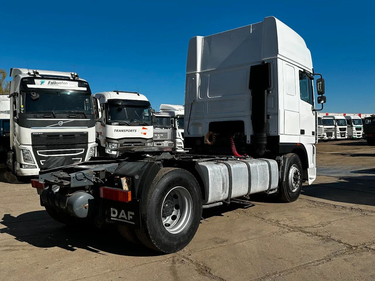 DAF XF 95.480 4X2 Tractor-unit Spring/Air ZF Manual - Tracteur routier: photos 4 DAF XF 95.480 4X2 Tractor-unit Spring/Air ZF Manual - Tracteur routier: photos 4