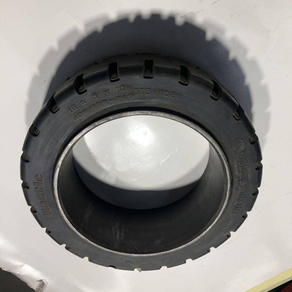 2X Continental 16x5x10 1/2 tyres - Pneu pour Matériel de manutention: photos 2 2X Continental 16x5x10 1/2 tyres - Pneu pour Matériel de manutention: photos 2