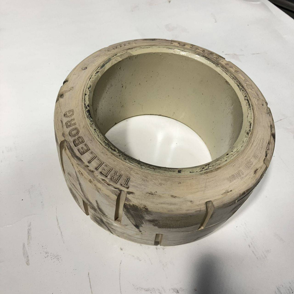 2X Trelleborg 260-130-170 NM tyres - Pneu pour Matériel de manutention: photos 4 2X Trelleborg 260-130-170 NM tyres - Pneu pour Matériel de manutention: photos 4