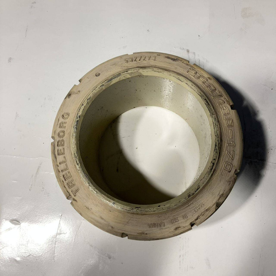 2X Trelleborg 260-130-170 NM tyres - Pneu pour Matériel de manutention: photos 2 2X Trelleborg 260-130-170 NM tyres - Pneu pour Matériel de manutention: photos 2