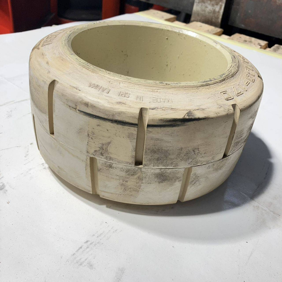 2X Trelleborg 260-130-170 NM tyres - Pneu pour Matériel de manutention: photos 3 2X Trelleborg 260-130-170 NM tyres - Pneu pour Matériel de manutention: photos 3