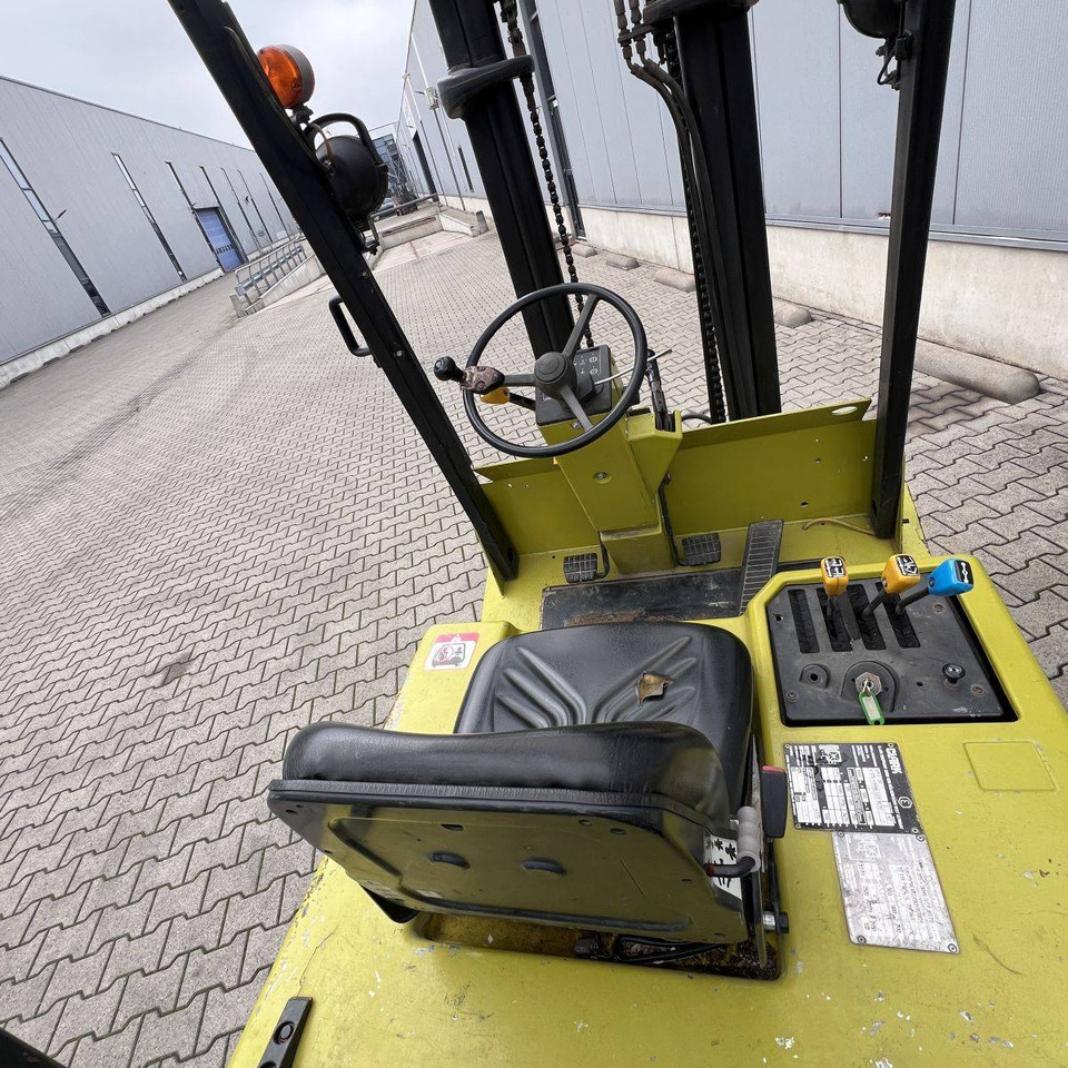 Clark GPM30 - Chariot élévateur à gaz: photos 3 Clark GPM30 - Chariot élévateur à gaz: photos 3