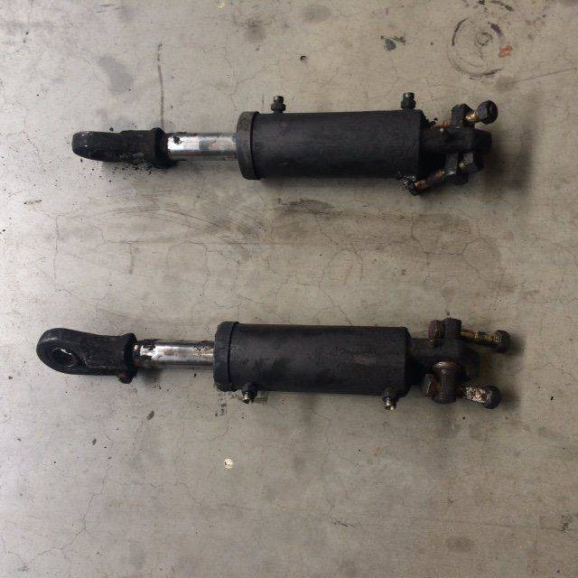 Cylinder Tilt for Linde E30, Series 336-03 - Vérin hydraulique pour Matériel de manutention: photos 1 Cylinder Tilt for Linde E30, Series 336-03 - Vérin hydraulique pour Matériel de manutention: photos 1