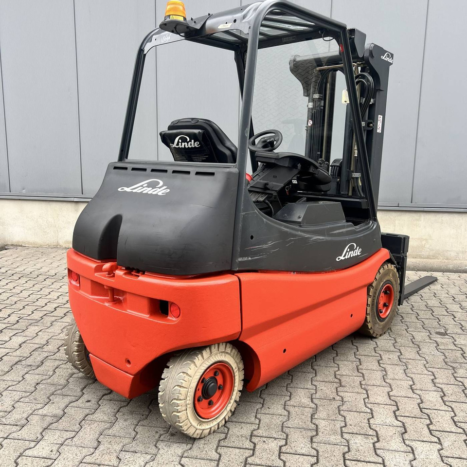Linde E25 (336-02) - Chariot élévateur électrique: photos 2 Linde E25 (336-02) - Chariot élévateur électrique: photos 2