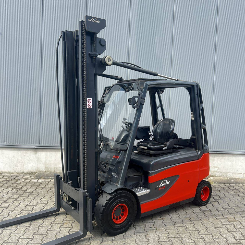Linde E25L (387) - Chariot élévateur électrique: photos 1 Linde E25L (387) - Chariot élévateur électrique: photos 1