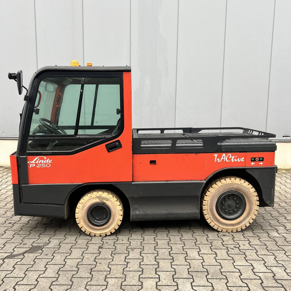 Linde P250 LWB (127) - Chariot tracteur: photos 1 Linde P250 LWB (127) - Chariot tracteur: photos 1