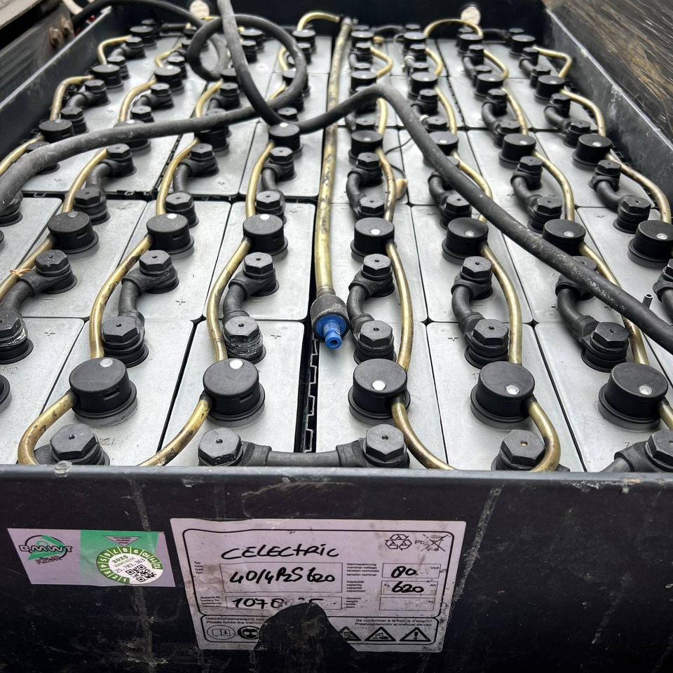 Linde P250 SWB (127) - Chariot tracteur: photos 5 Linde P250 SWB (127) - Chariot tracteur: photos 5