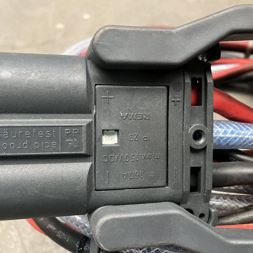 Hawker 24V/72A Lifetech TC1LT - Pièces de rechange pour Matériel de manutention: photos 3 Hawker 24V/72A Lifetech TC1LT - Pièces de rechange pour Matériel de manutention: photos 3