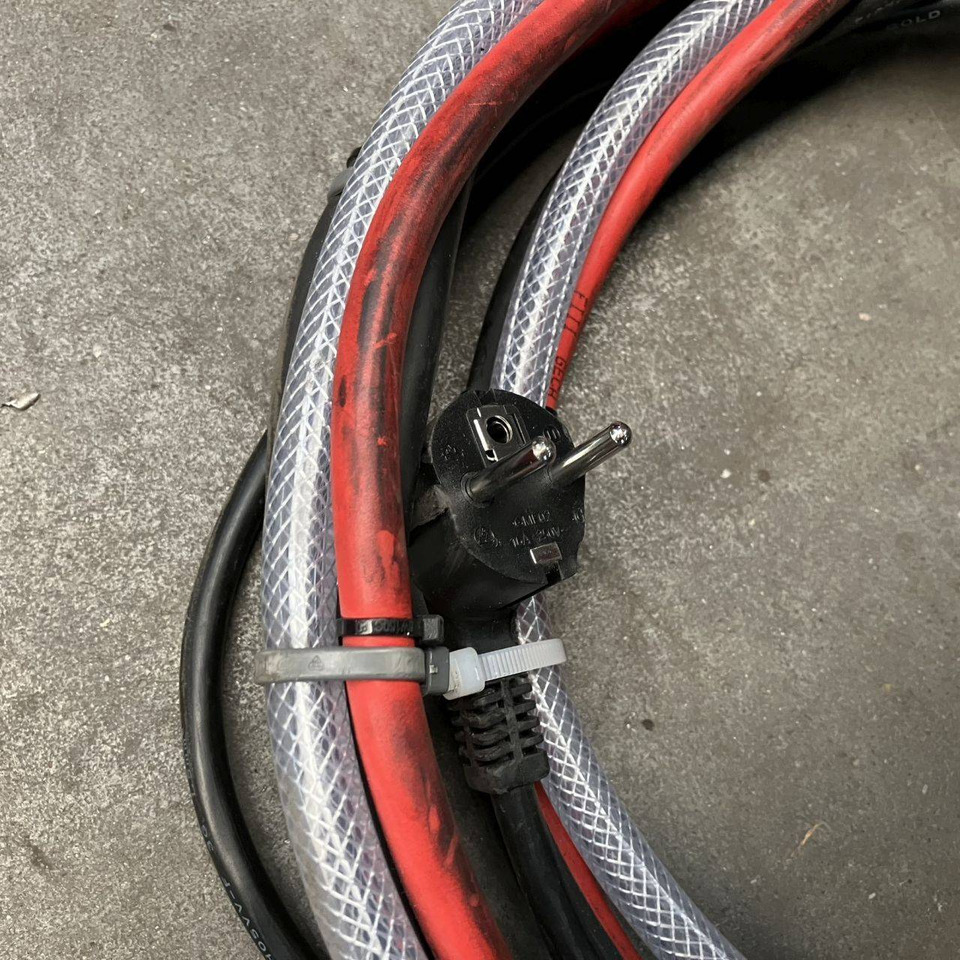 Hawker 24V/72A Lifetech TC1LT - Pièces de rechange pour Matériel de manutention: photos 4 Hawker 24V/72A Lifetech TC1LT - Pièces de rechange pour Matériel de manutention: photos 4