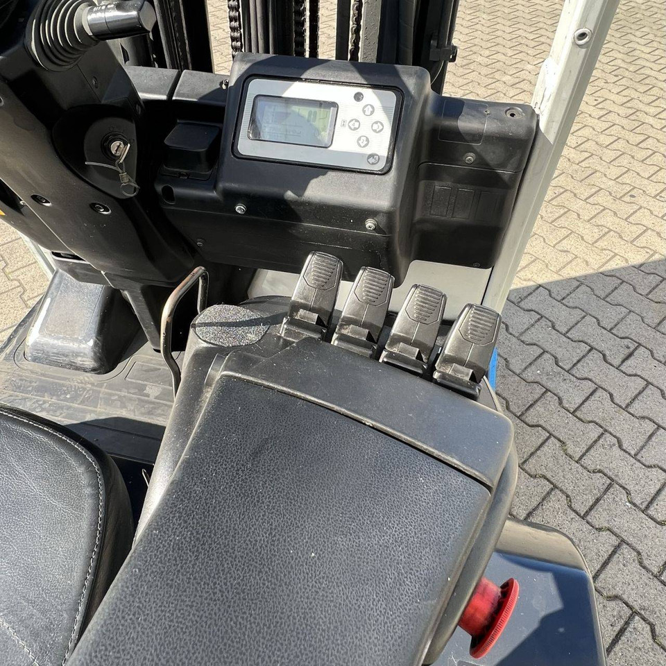 Unicarriers AG1N1L16Q - Chariot élévateur électrique: photos 5 Unicarriers AG1N1L16Q - Chariot élévateur électrique: photos 5