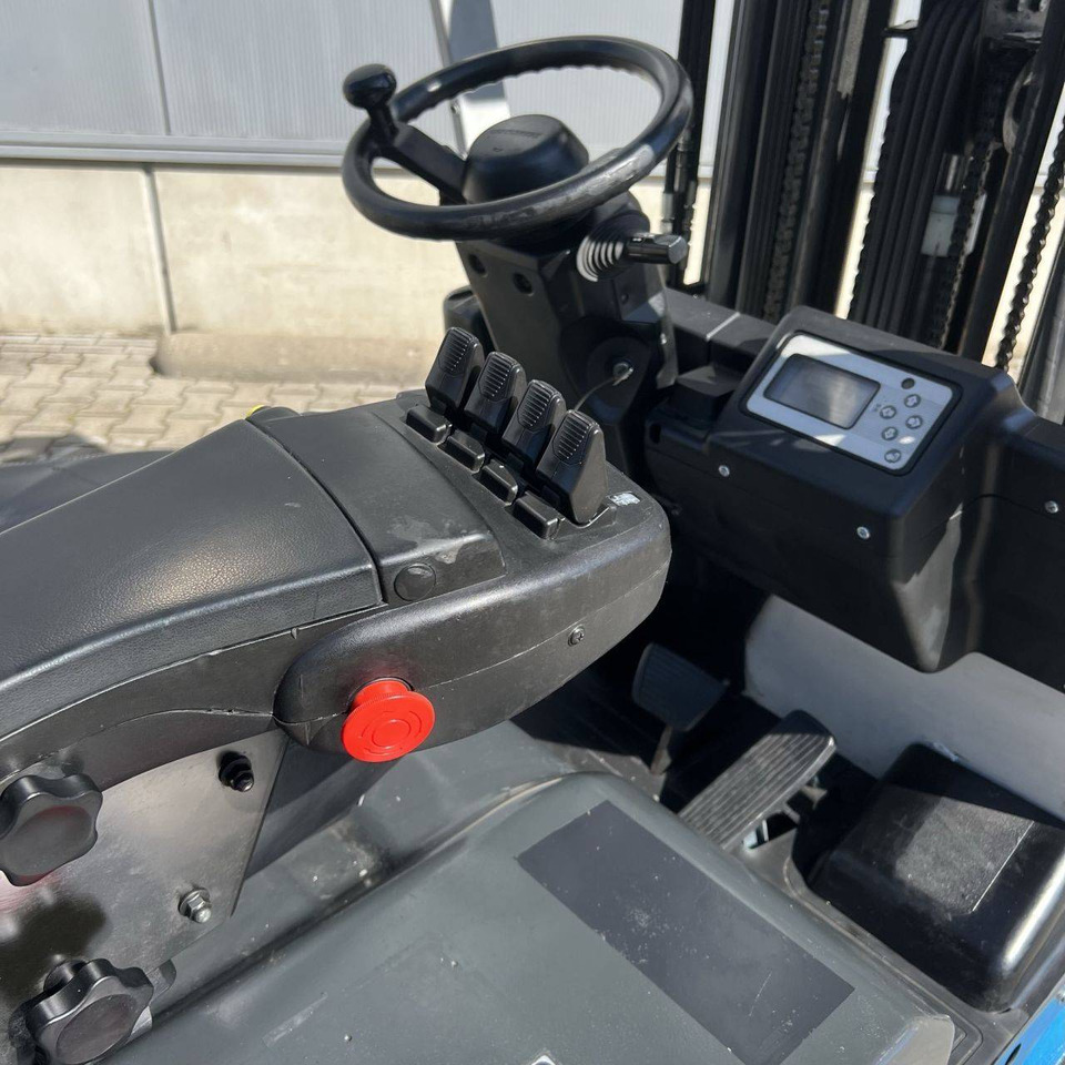 Unicarriers AG1N1L16Q - Chariot élévateur électrique: photos 4 Unicarriers AG1N1L16Q - Chariot élévateur électrique: photos 4