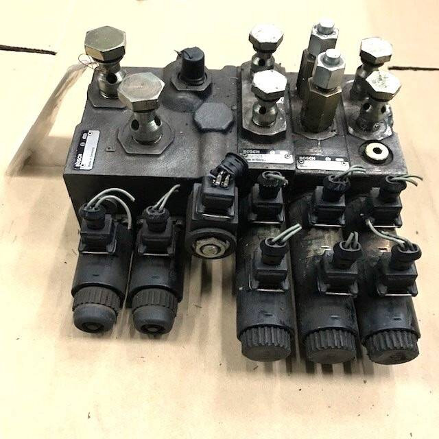 Valve Block for Still R60-30,R60-35, R60-40, R60-45, R60-50 - Valve hydraulique pour Matériel de manutention: photos 1 Valve Block for Still R60-30,R60-35, R60-40, R60-45, R60-50 - Valve hydraulique pour Matériel de manutention: photos 1