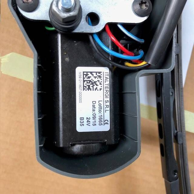 Window Front for Caterpillar - Fenêtre et pièces pour Matériel de manutention: photos 4 Window Front for Caterpillar - Fenêtre et pièces pour Matériel de manutention: photos 4