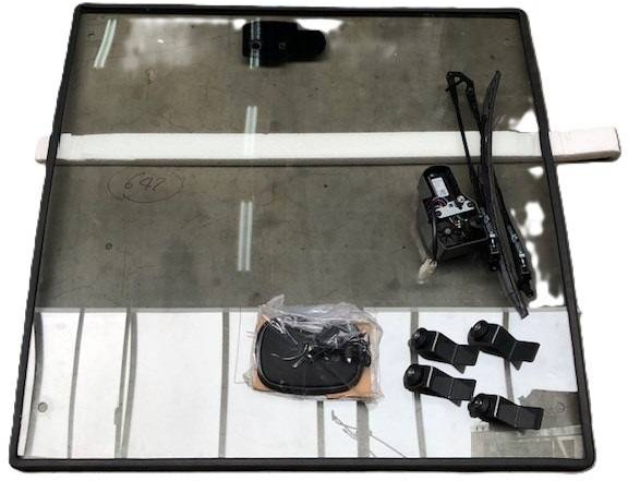 Window Front for Caterpillar - Fenêtre et pièces pour Matériel de manutention: photos 1 Window Front for Caterpillar - Fenêtre et pièces pour Matériel de manutention: photos 1