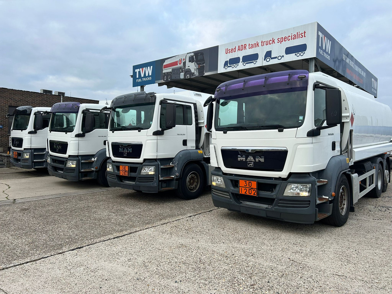 MAN TGS (lot of 4) - Camion citerne: photos 1 MAN TGS (lot of 4) - Camion citerne: photos 1