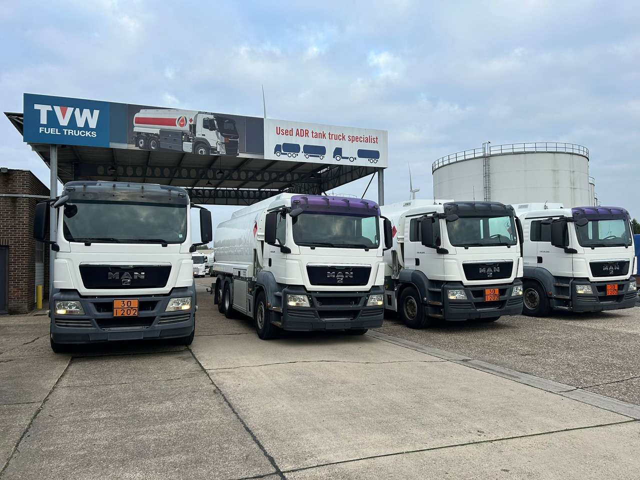 MAN TGS (lot of 4) - Camion citerne: photos 2 MAN TGS (lot of 4) - Camion citerne: photos 2
