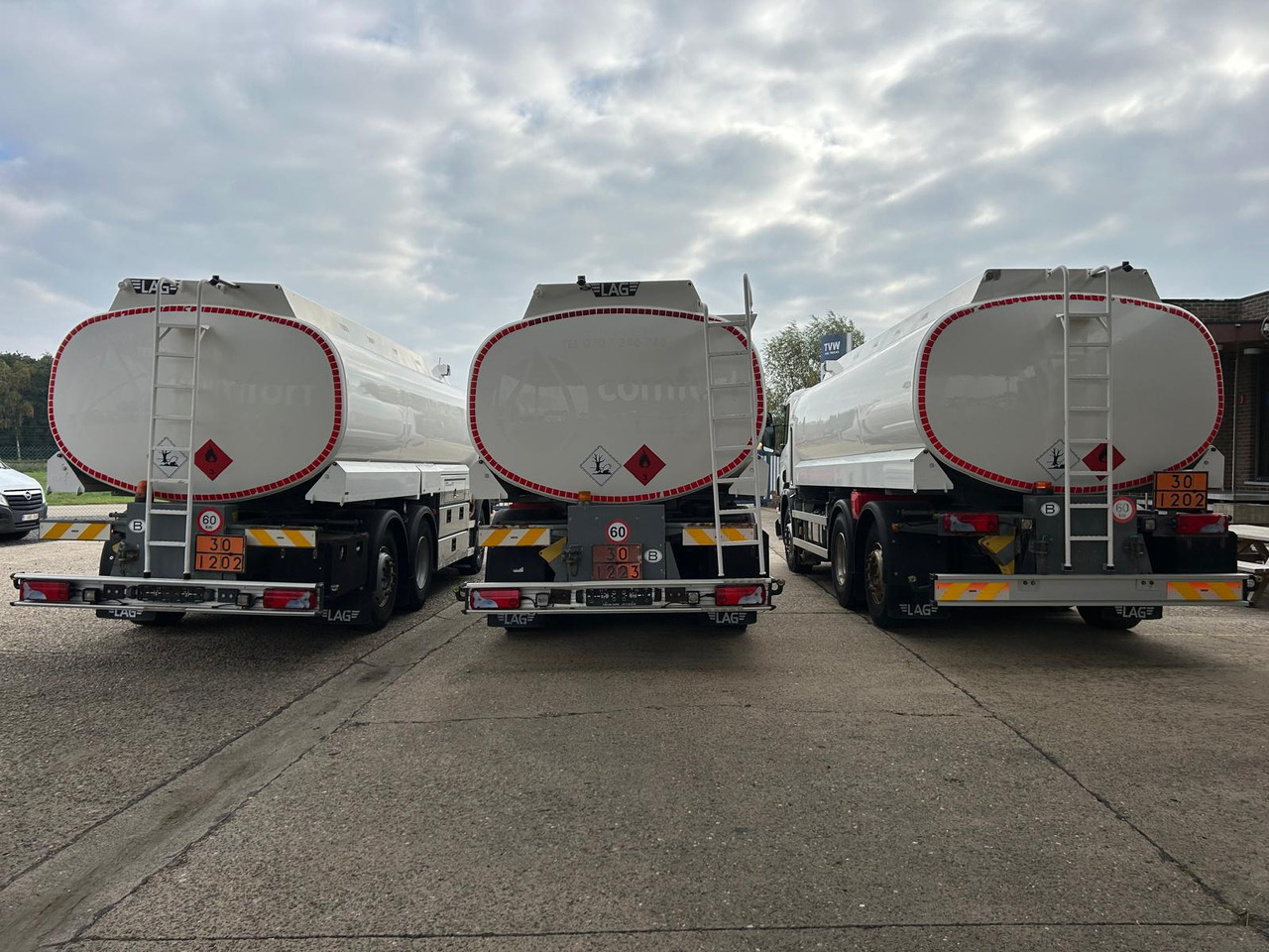 SCANIA P320/P360 (lot of 3) - Camion citerne: photos 5 SCANIA P320/P360 (lot of 3) - Camion citerne: photos 5