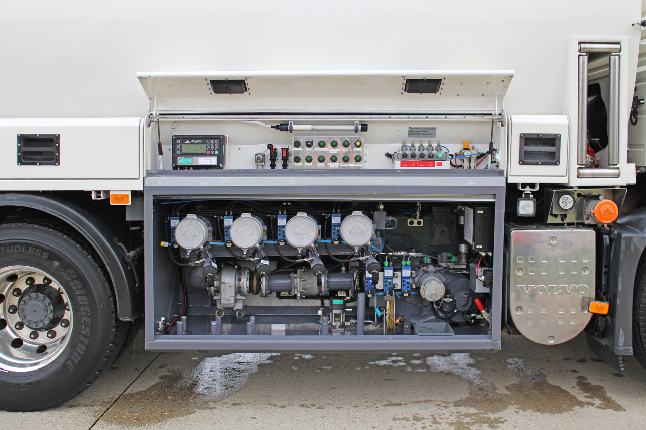 VOLVO FM - Camion citerne: photos 2 VOLVO FM - Camion citerne: photos 2