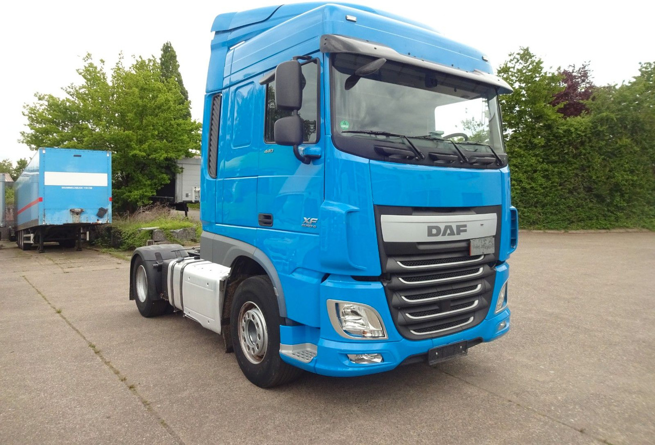 DAF XF 440, SC, Klima, 2 x Tank, Intarder, Standklim - Tracteur routier: photos 3 DAF XF 440, SC, Klima, 2 x Tank, Intarder, Standklim - Tracteur routier: photos 3