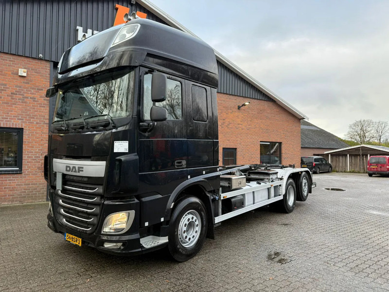 DAF XF 440 6x2 Hyva Haakarm Stuuras 660.119KM! NL Truck APK 03-2026 - Camion ampliroll: photos 1 DAF XF 440 6x2 Hyva Haakarm Stuuras 660.119KM! NL Truck APK 03-2026 - Camion ampliroll: photos 1