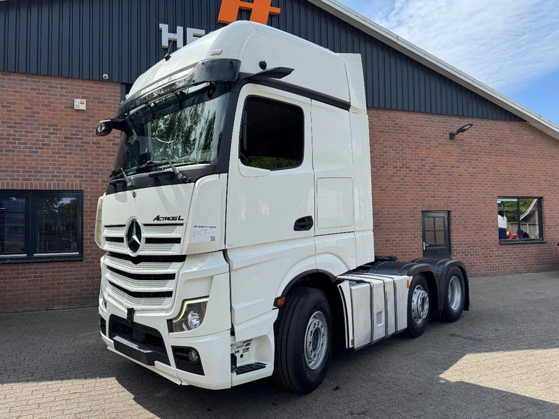 Mercedes-Benz Actros 2545 6X2 Gigaspace Gestuurde voorloopas NL Truck 327.240KM - Tracteur routier: photos 1 Mercedes-Benz Actros 2545 6X2 Gigaspace Gestuurde voorloopas NL Truck 327.240KM - Tracteur routier: photos 1