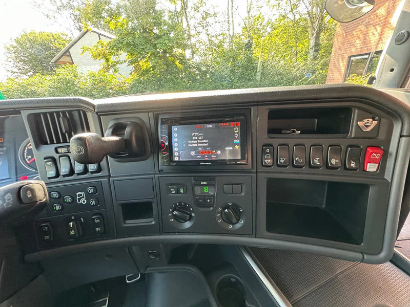 Scania R520 V8 6X2 Topline Retarder 2x tank NL Truck — crédit-bail Scania R520 V8 6X2 Topline Retarder 2x tank NL Truck: photos 9 Scania R520 V8 6X2 Topline Retarder 2x tank NL Truck — crédit-bail Scania R520 V8 6X2 Topline Retarder 2x tank NL Truck: photos 9