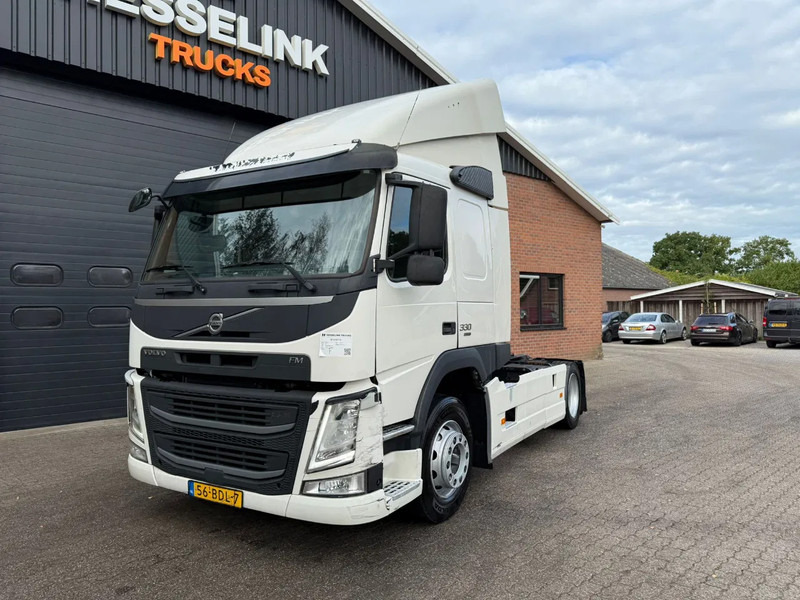 Volvo FM 330 Slaapcabine Side skirts NL Truck APK/TUV 05-2026 - Tracteur routier: photos 1 Volvo FM 330 Slaapcabine Side skirts NL Truck APK/TUV 05-2026 - Tracteur routier: photos 1