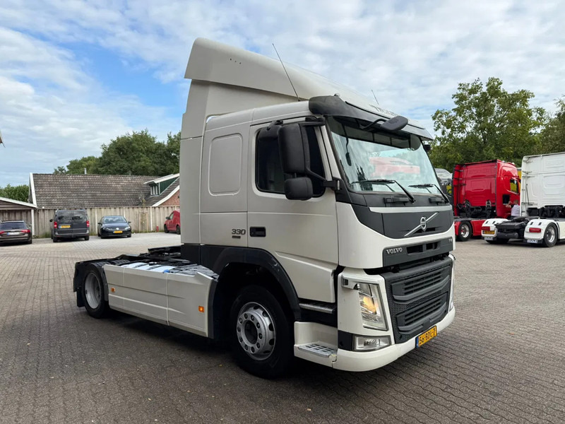 Volvo FM 330 Slaapcabine Side skirts NL Truck APK/TUV 05-2026 - Tracteur routier: photos 2 Volvo FM 330 Slaapcabine Side skirts NL Truck APK/TUV 05-2026 - Tracteur routier: photos 2