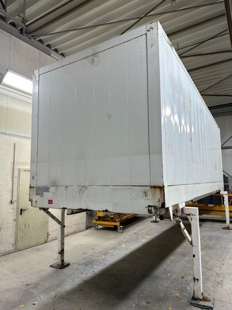 Krone BDF-System 7.450 mm, Heck Rolltor - Carrosserie fourgon: photos 2 Krone BDF-System 7.450 mm, Heck Rolltor - Carrosserie fourgon: photos 2