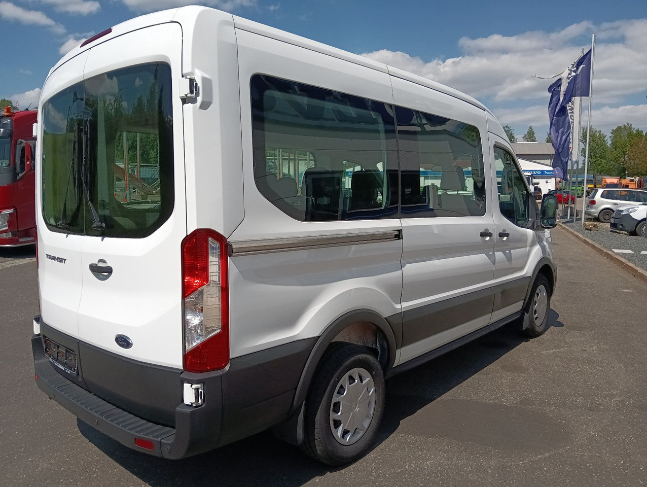 Ford Transit Kombi 350 L2 Trend 9-Sitzer 2xHeizung/Kl - Transport de personnes, Utilitaire double cabine: photos 4 Ford Transit Kombi 350 L2 Trend 9-Sitzer 2xHeizung/Kl - Transport de personnes, Utilitaire double cabine: photos 4