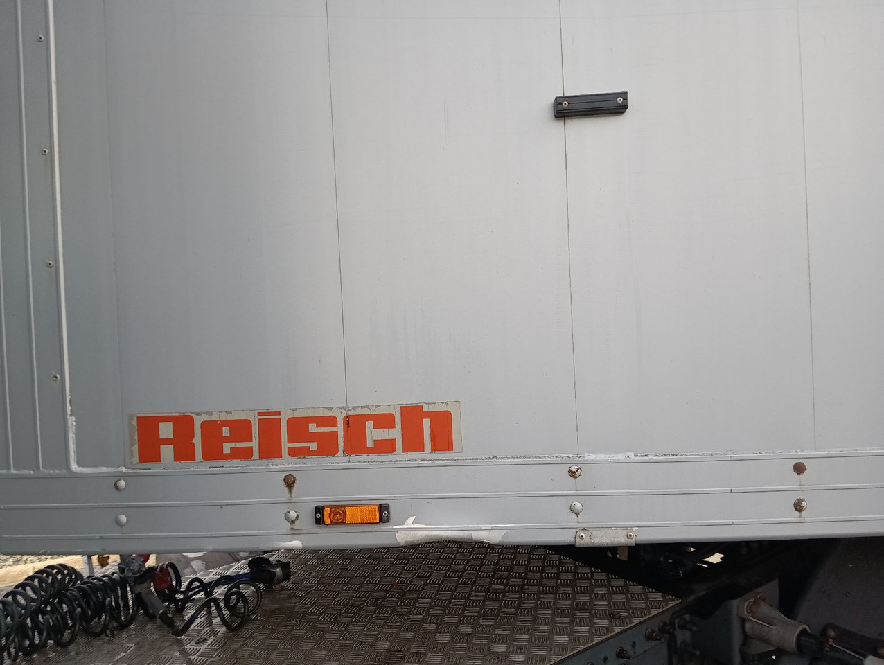 Semi-remorque à fond mouvant Reisch RSBS35/24LK 92m3WalkingFloor SAF Disc Boden Top: photos 44 Semi-remorque à fond mouvant Reisch RSBS35/24LK 92m3WalkingFloor SAF Disc Boden Top: photos 44