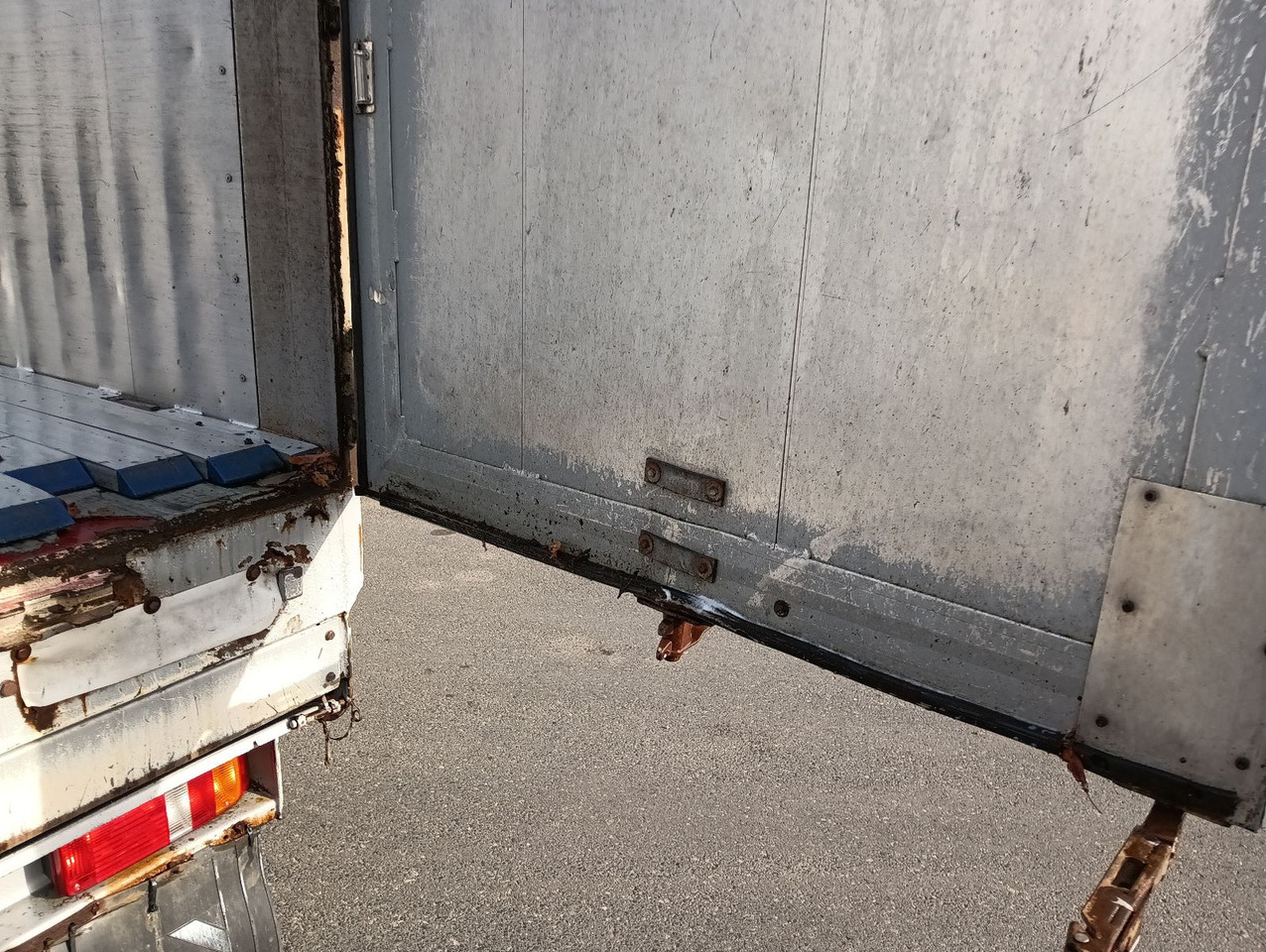 Semi-remorque à fond mouvant Reisch RSBS35/24LK 92m3WalkingFloor SAF Disc Boden Top: photos 31 Semi-remorque à fond mouvant Reisch RSBS35/24LK 92m3WalkingFloor SAF Disc Boden Top: photos 31