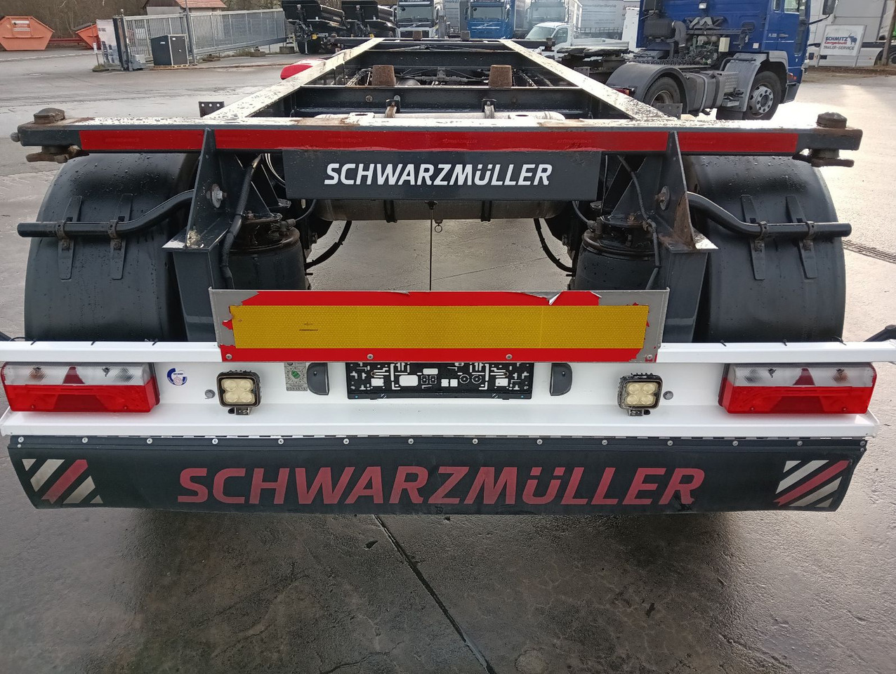 Schwarzmüller 2-A BDF 1,22/1,32 ALCOA Alufelgen ADR 120tkm TÜV Schwarzmüller 2-A BDF 1,22/1,32 ALCOA Alufelgen ADR 120tkm TÜV - Remorque porte-conteneur/ Caisse mobile: photos 1 Schwarzmüller 2-A BDF 1,22/1,32 ALCOA Alufelgen ADR 120tkm TÜV Schwarzmüller 2-A BDF 1,22/1,32 ALCOA Alufelgen ADR 120tkm TÜV - Remorque porte-conteneur/ Caisse mobile: photos 1